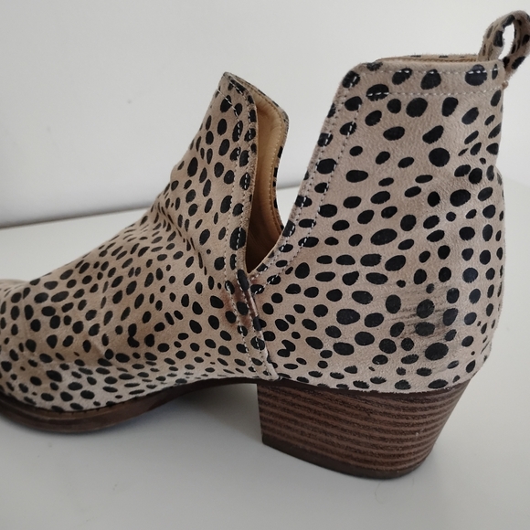 Very Stylish CL by Laundry Black and Cream Ankle Boots - Picture 6 of 8